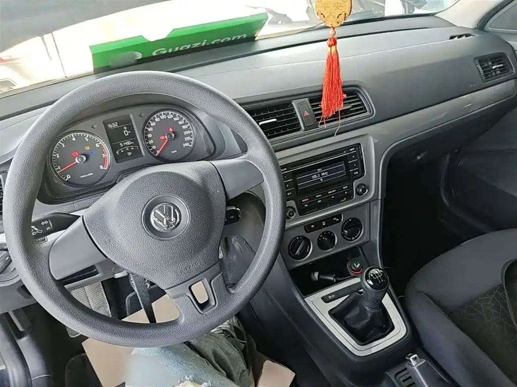 Volkswagen Lavida 2013 Facelift Classic 1.6L Manual Trend фото 10