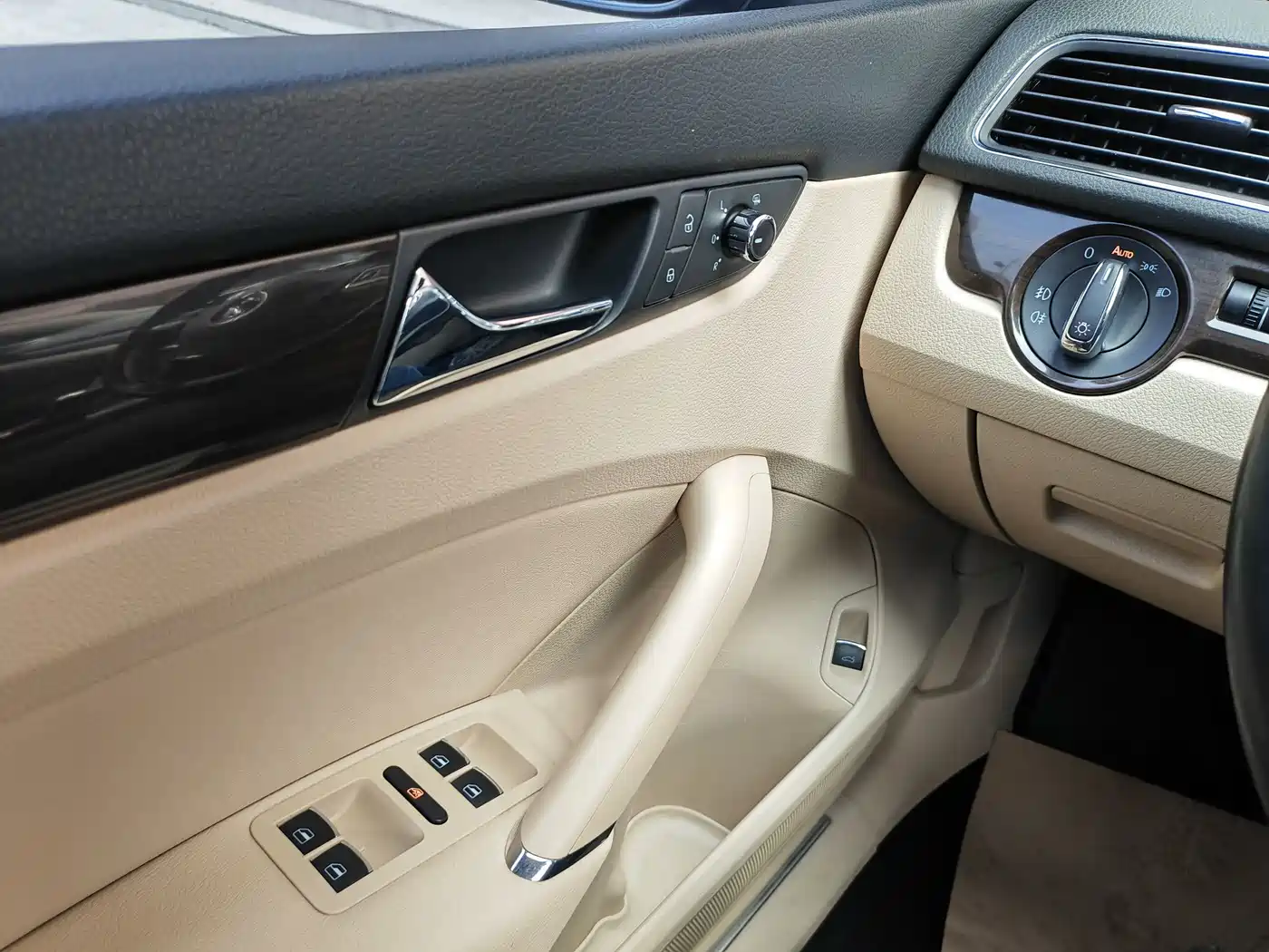 Volkswagen Passat 2015 2.0TSI DSG Prestige Edition фото 15