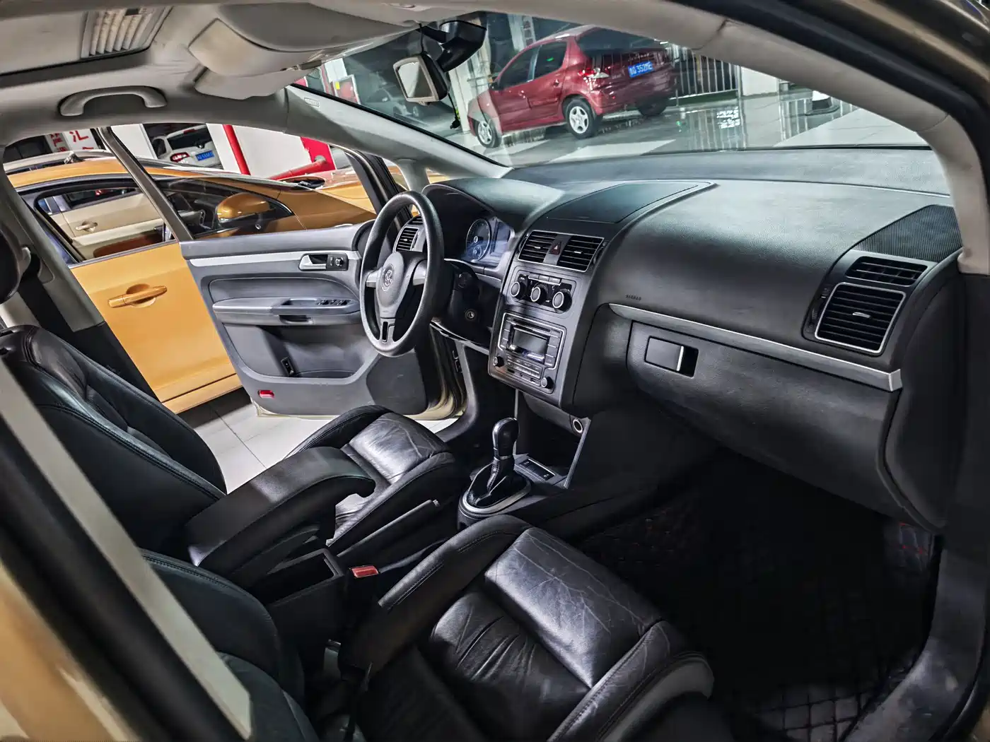 Volkswagen Touran 2015 1.4T DSG Comfort Edition 5-seater фото 8