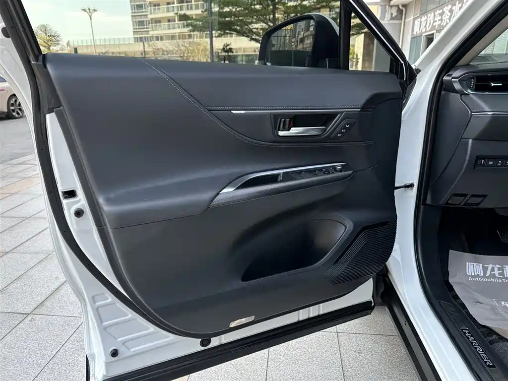 Toyota Lingfang HARRIER 2023 2.0L CVT 2WD Premium Edition фото 22