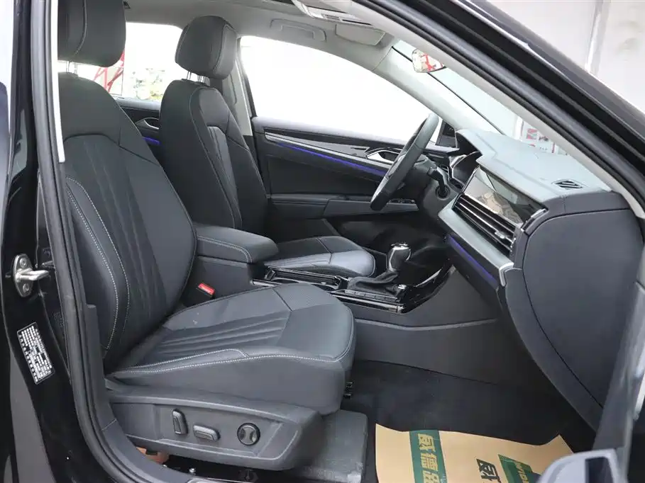 Volkswagen Passat 2026 Outstanding Edition 380TSI Dragon Glory Version фото 19