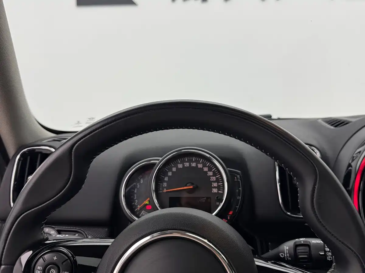 صورة 10 - MINI COUNTRYMAN