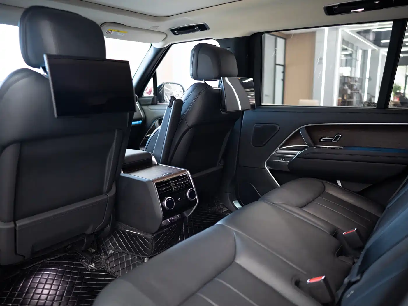 Land Rover Range Rover 2023 3.0 L6 400PS Genesis Extended Version фото 14