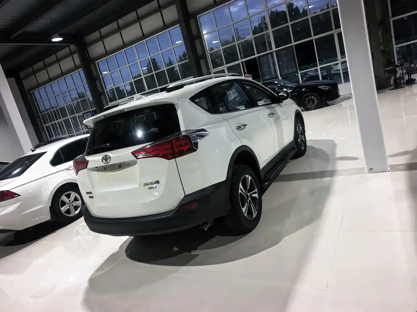 Фото 14 - Toyota RAV4