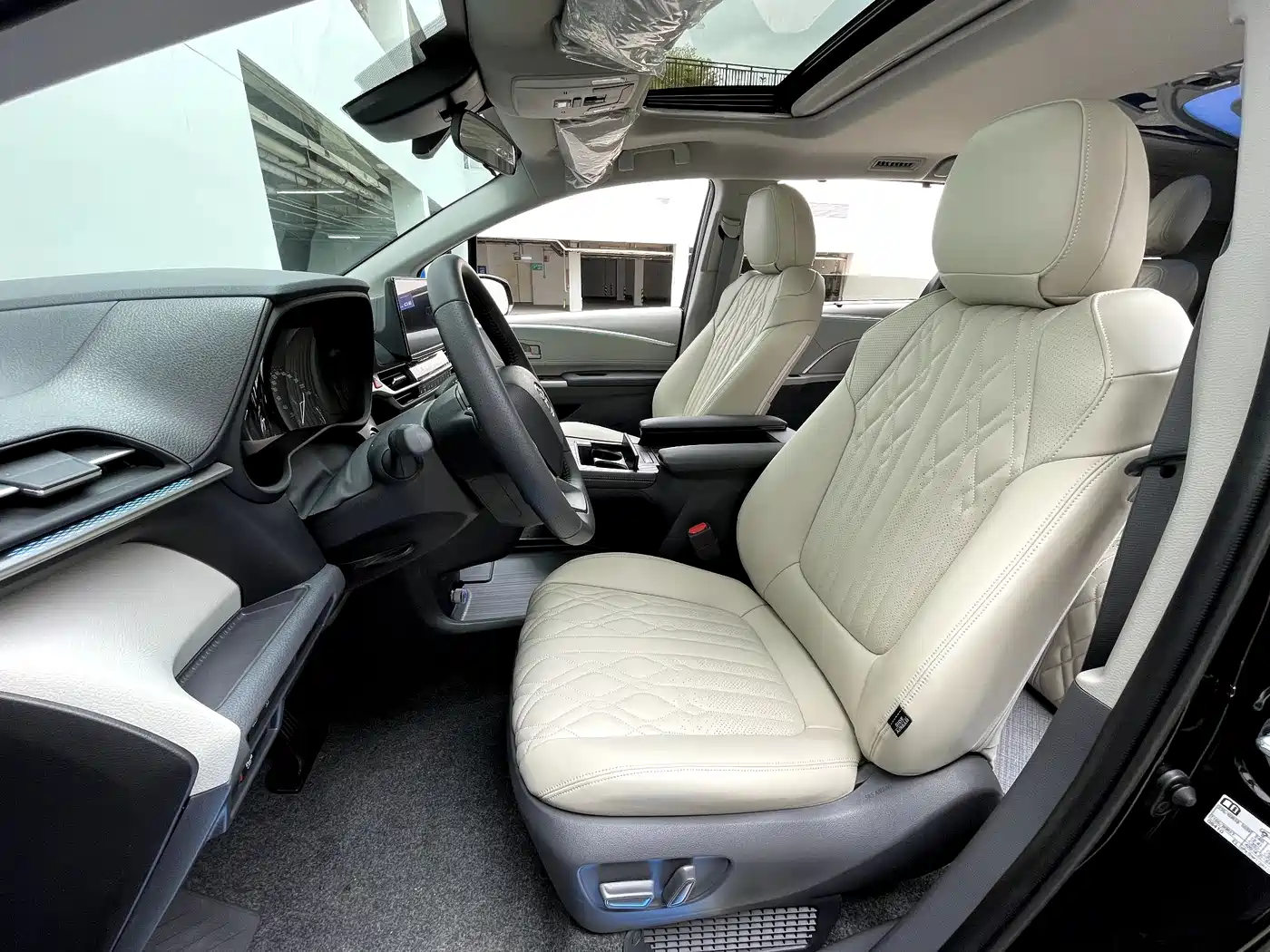 Toyota Sienna 2026 Model 2.5L Hybrid 2WD Comfort Edition фото 24
