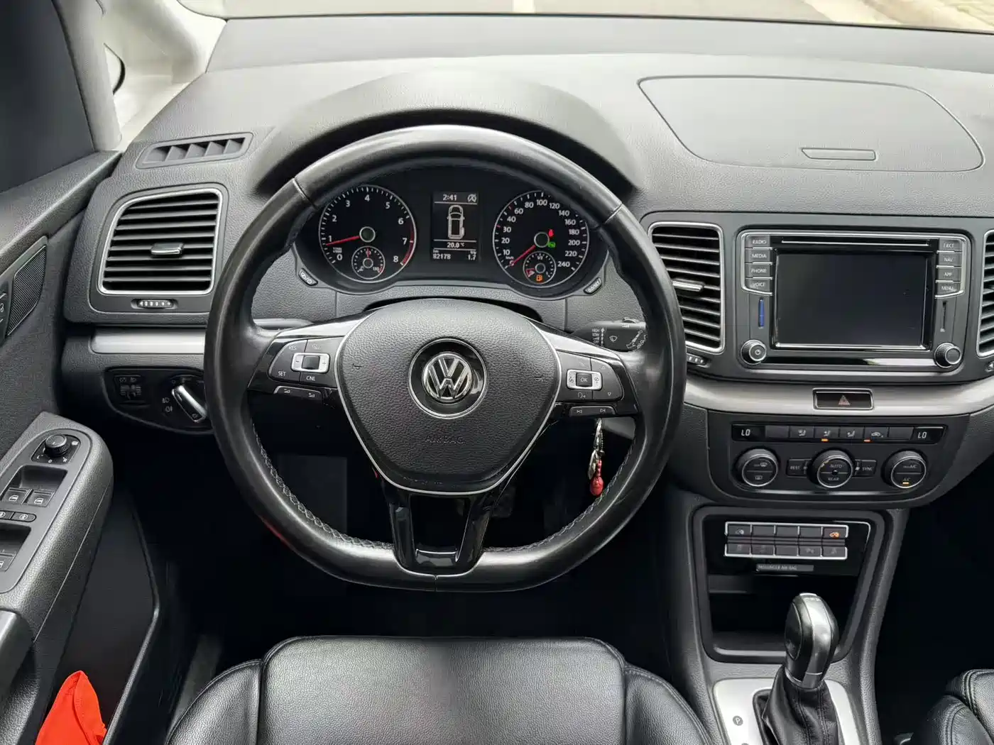 Volkswagen Sharan 2016 380TSI Comfort 7-seater фото 14