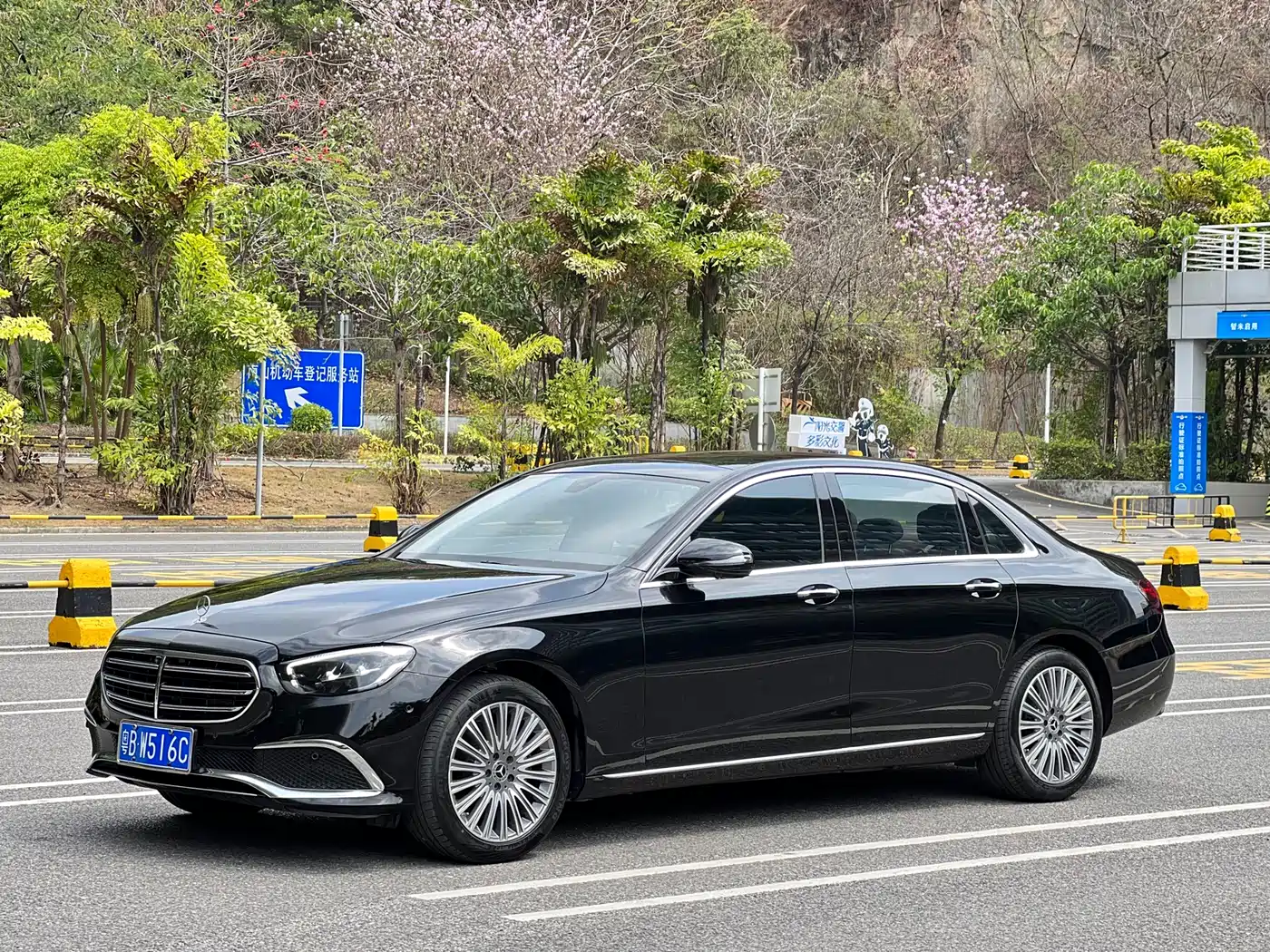 MERCEDES-BENZ E CLASS