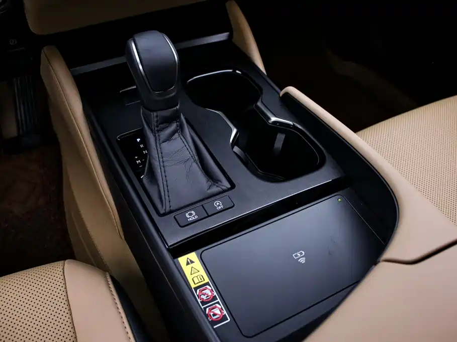 Lexus ES 2026 2025 200 Ultimate Edition