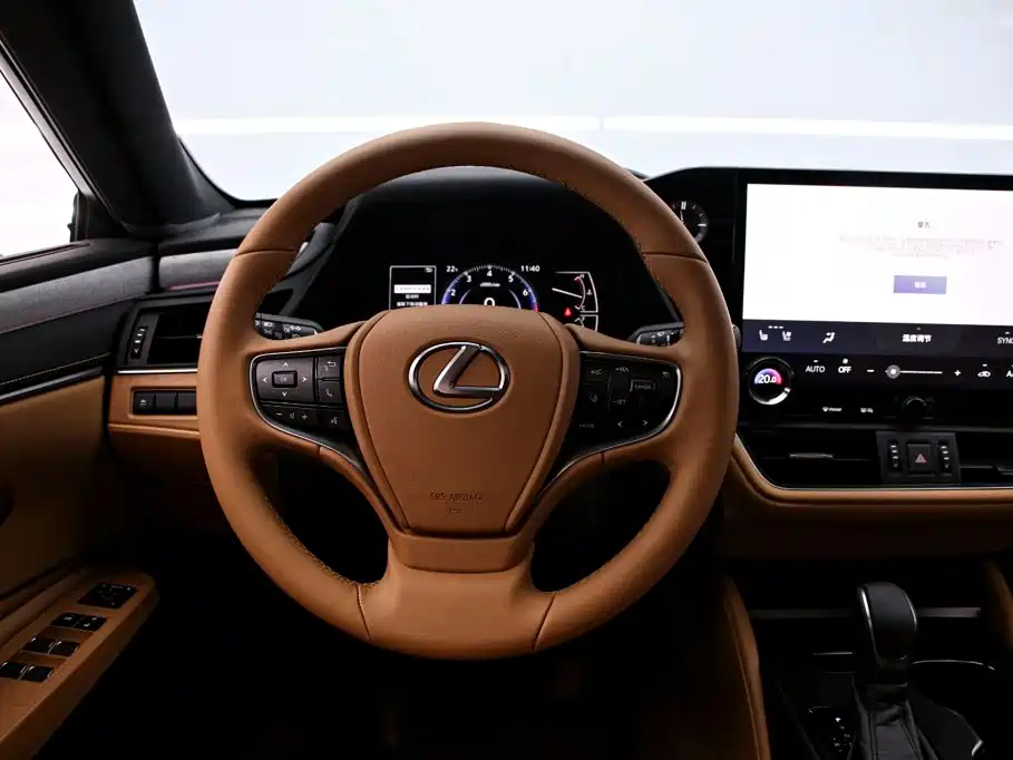 Фото 7 - Lexus ES
