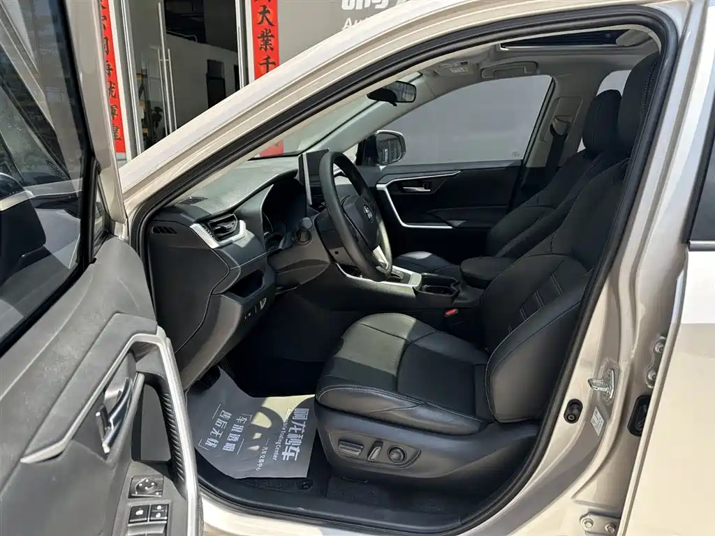 Toyota Wildlander 2020 2.0L CVT 2WD Luxury Edition фото 10