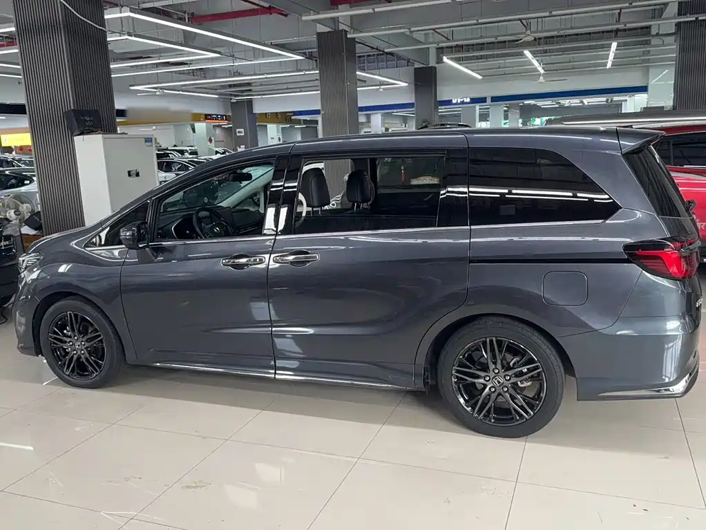 Фото 8 - Honda Odyssey