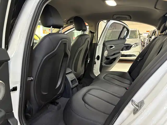 BMW 1 Series 2022 120i M Sport — фото 4