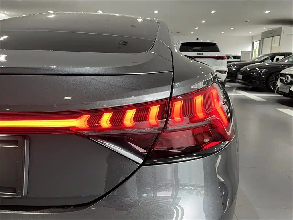 Audi e-tron GT 2023 Base Model фото 16