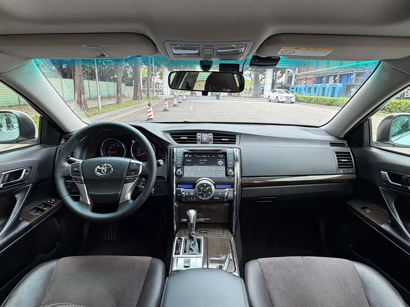 Toyota Reiz 2013 2.5V Shangrui Navigation Edition фото 12