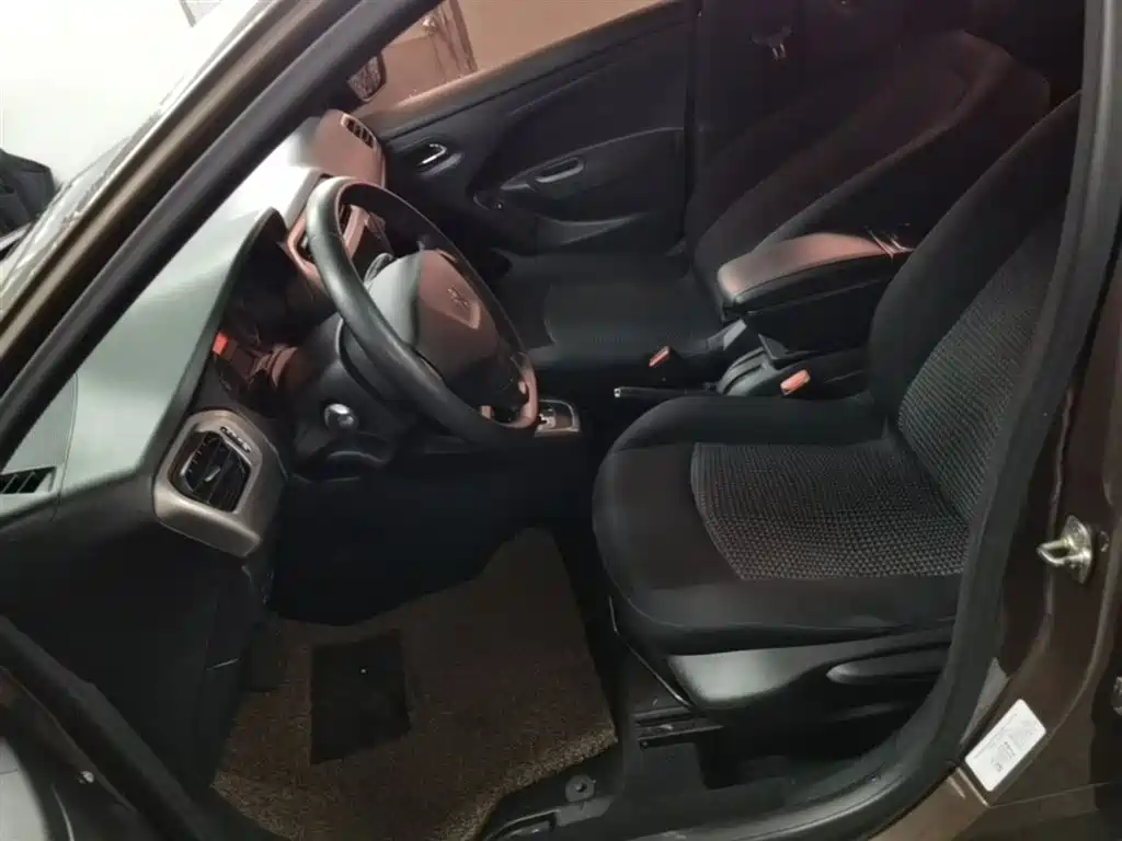 Peugeot 301 2016 1.6L Auto Comfort Edition фото 15