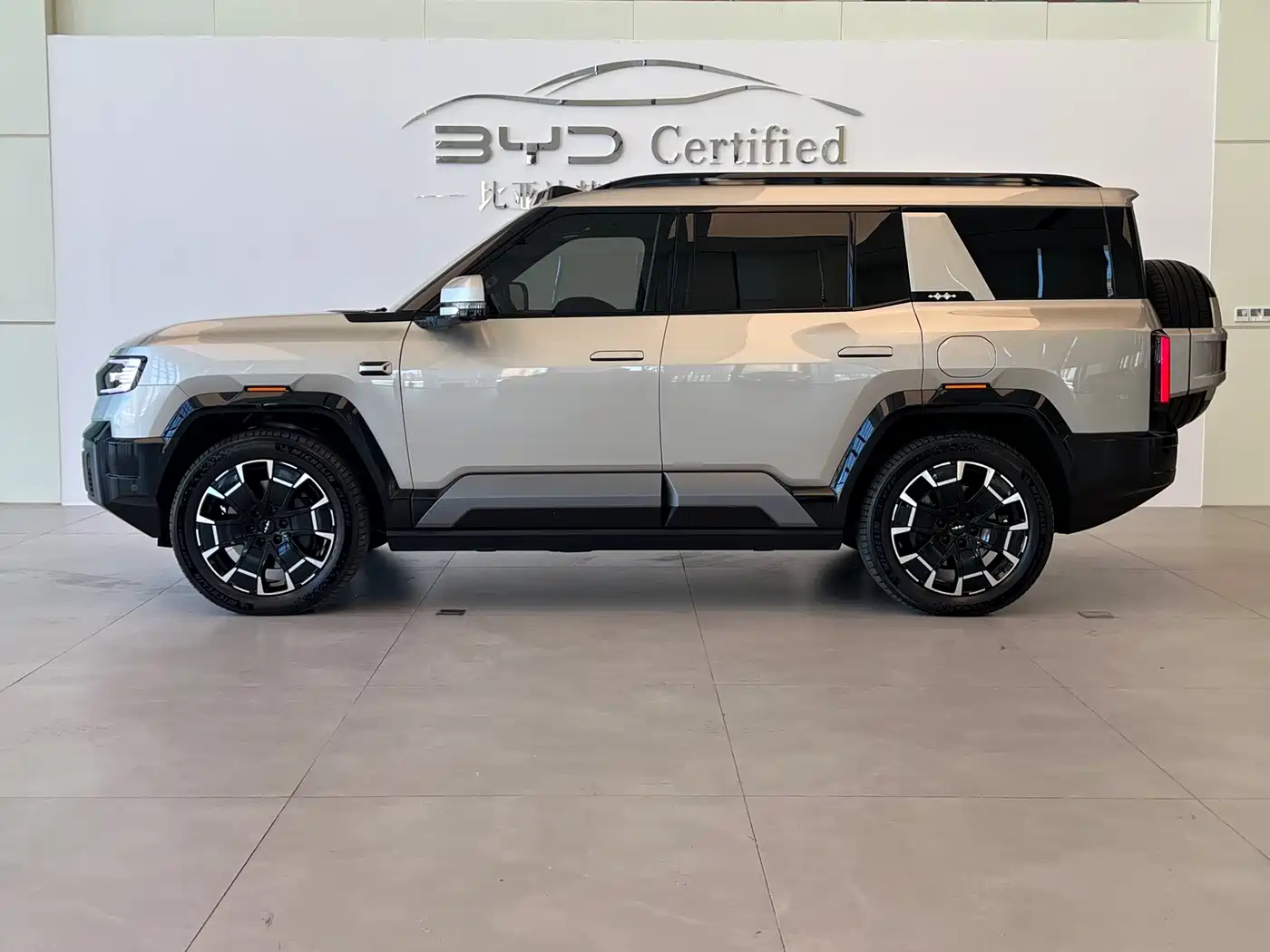 Fang Cheng Bao Leopard 8 2025 2025 Zhiyong Flagship 6-Seater