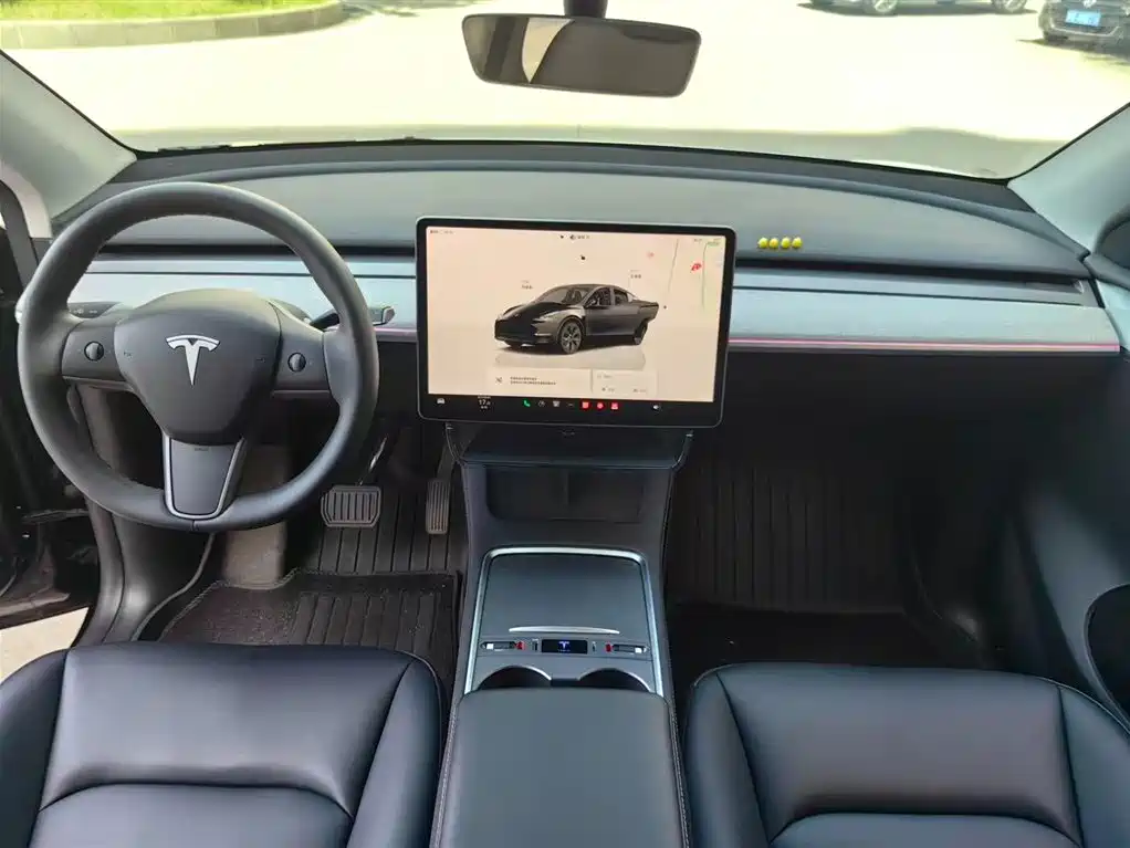 TESLA MODEL Y