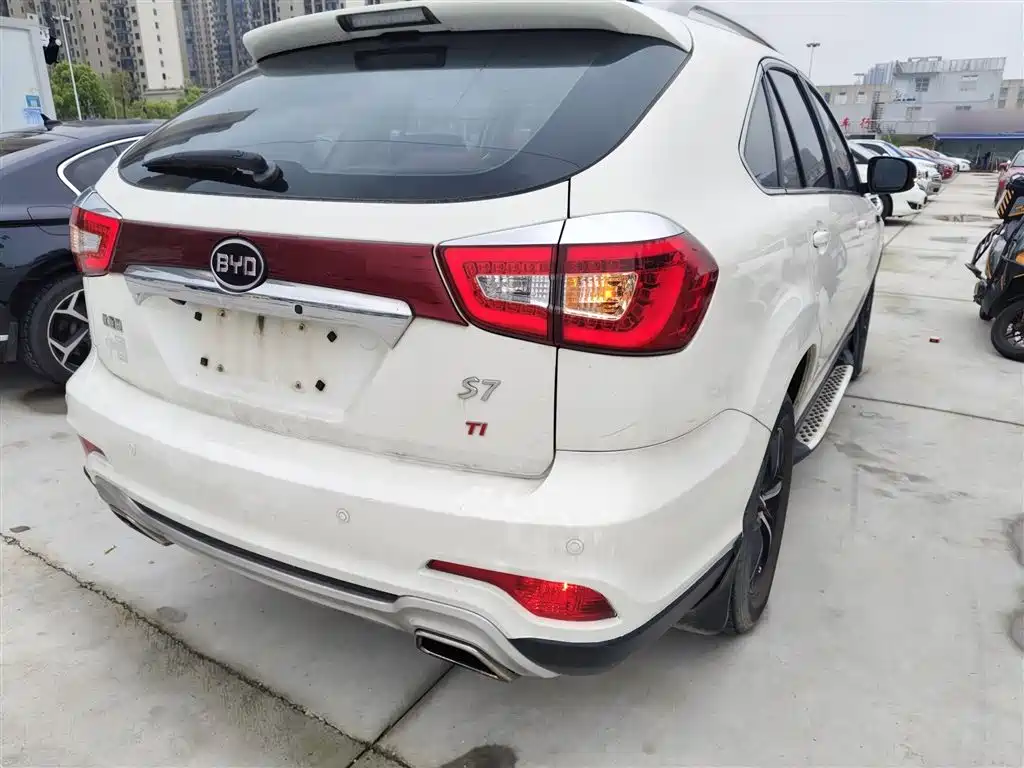BYD S7 2016 1.5T Manual Premium Model фото 5