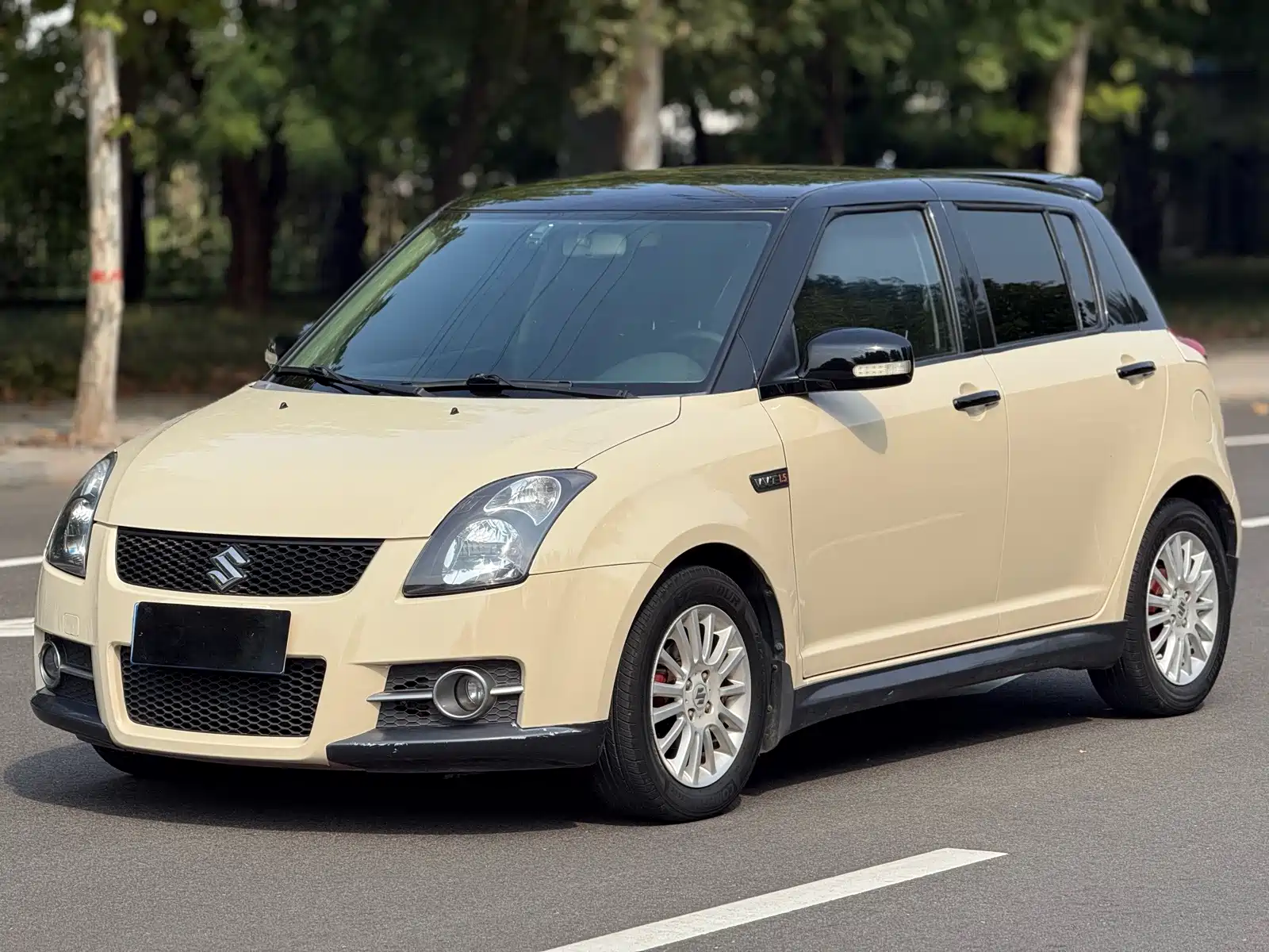 Фото 1 - Suzuki Swift
