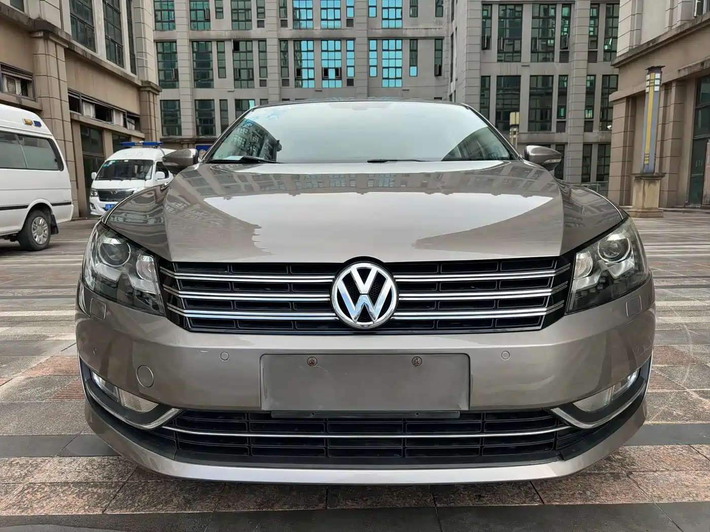 Photo 2 - Volkswagen Passat