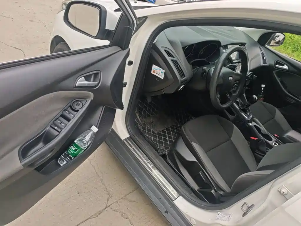 Ford Focus 2014 2012 Hatchback 1.6L Manual Comfort
