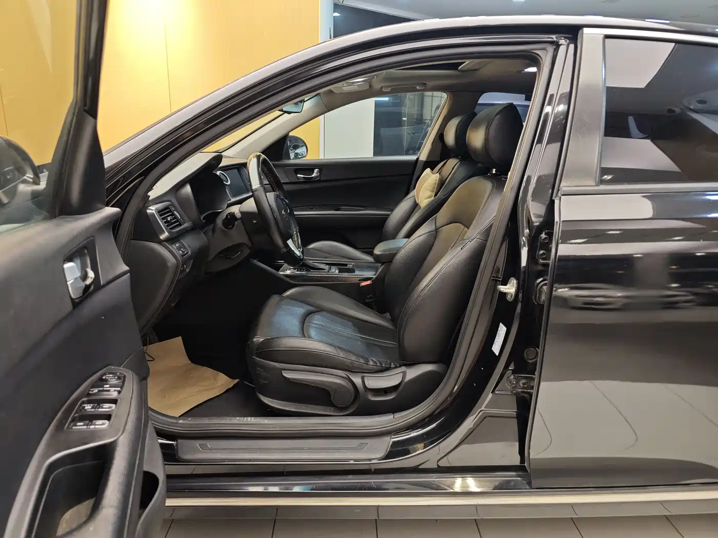 Kia K5 2016 2.0L Hybrid GLS фото 14