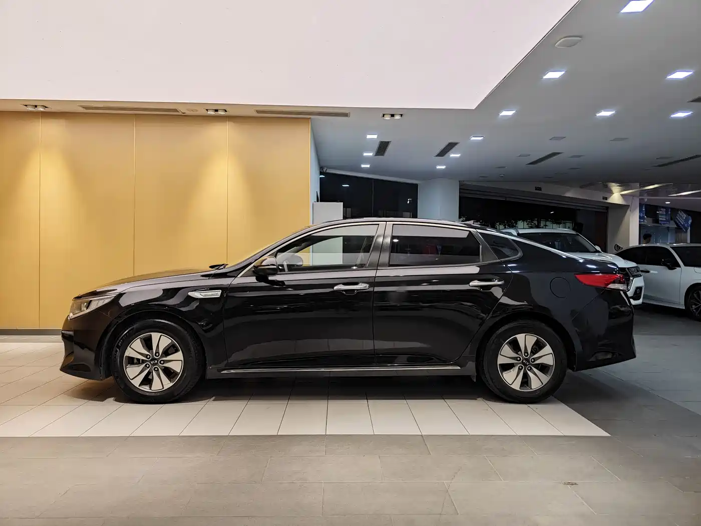 Kia K5 2016 2.0L Hybrid GLS фото 7
