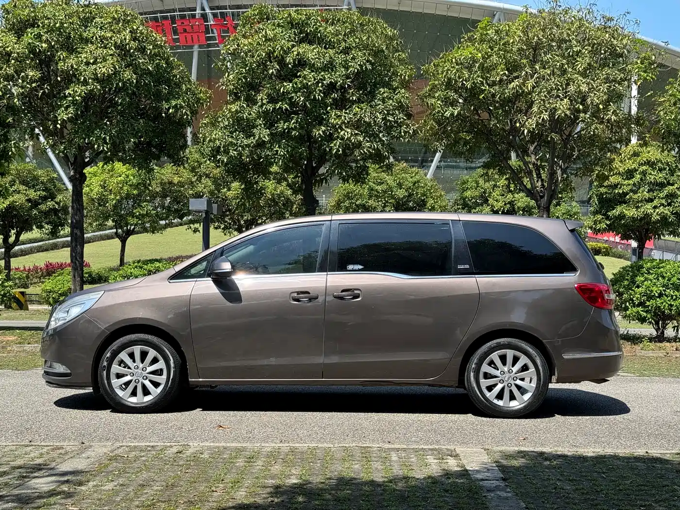 Buick GL8 2014 2.4L CT Luxury Business Comfort фото 4