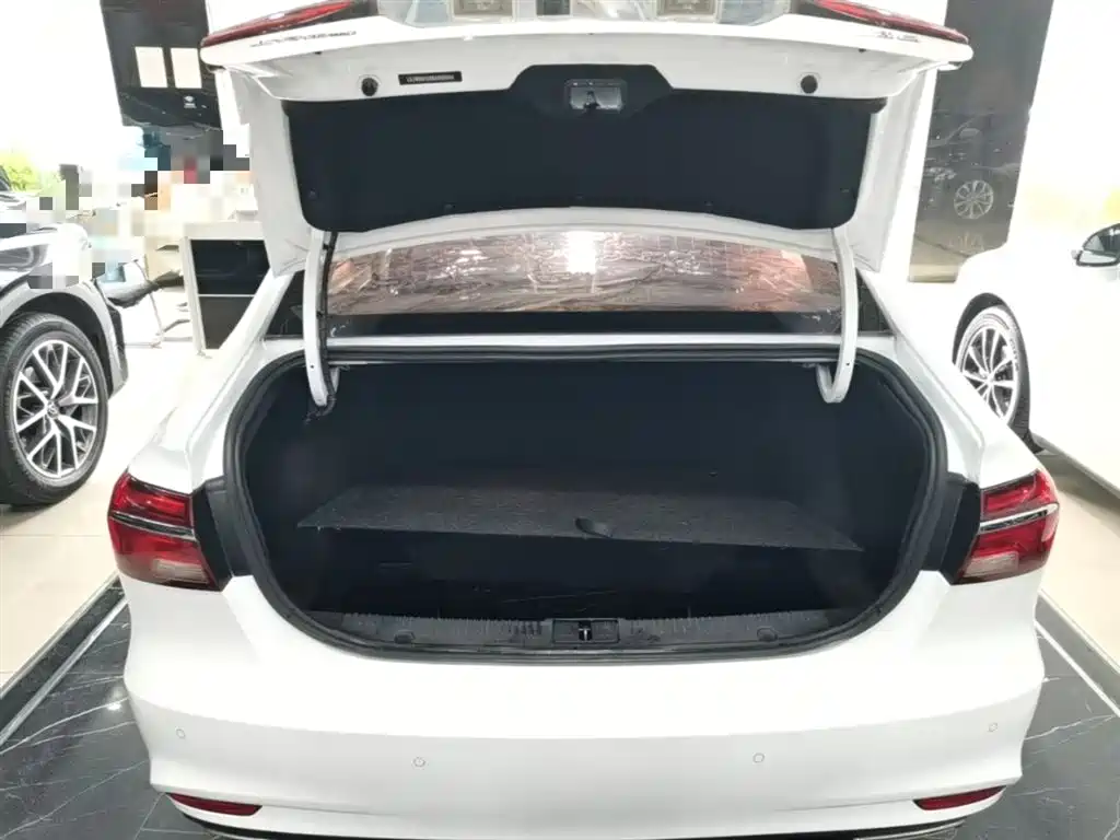 Roewe i6 2019 2019 PLUS 1.6L CVT 4G Connected Luxury Great Edition