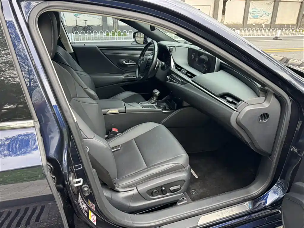 Lexus ES 2018 200 Excellence Edition China V фото 17