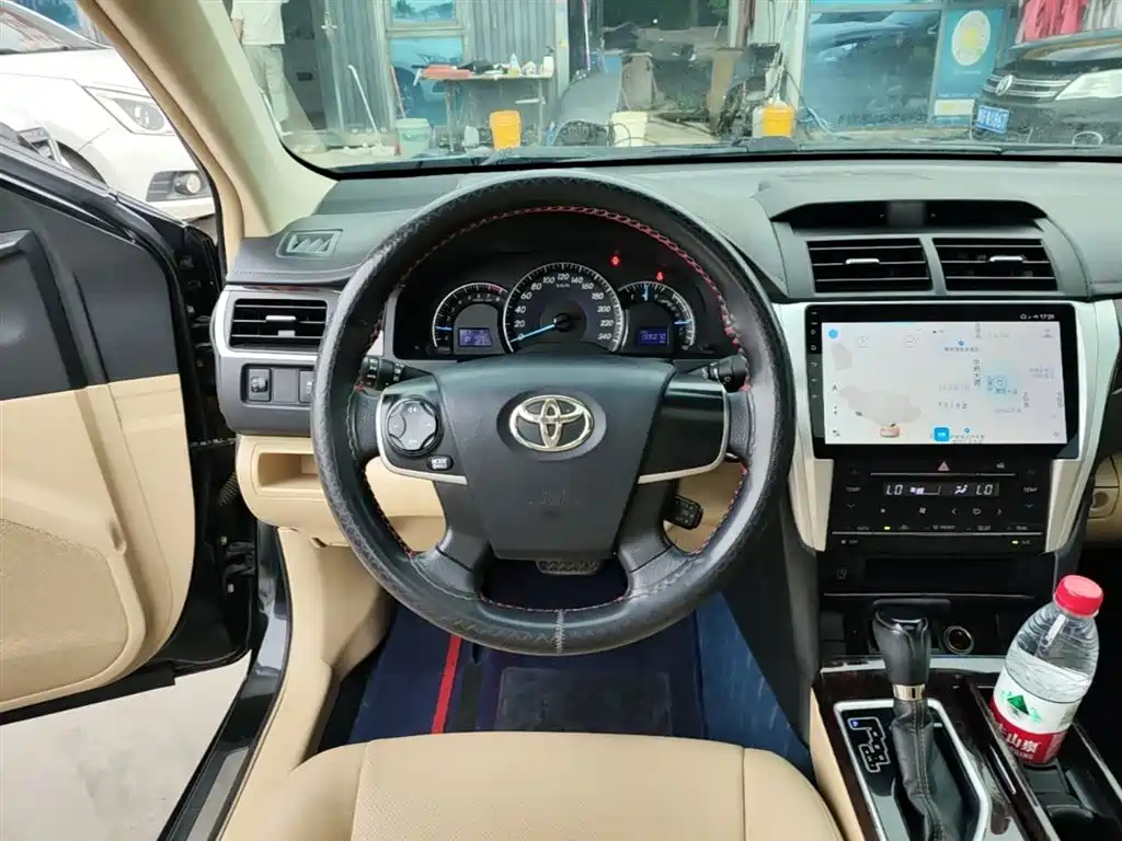 Toyota Camry 2016 2.0E 10th Anniversary Elite Edition фото 11