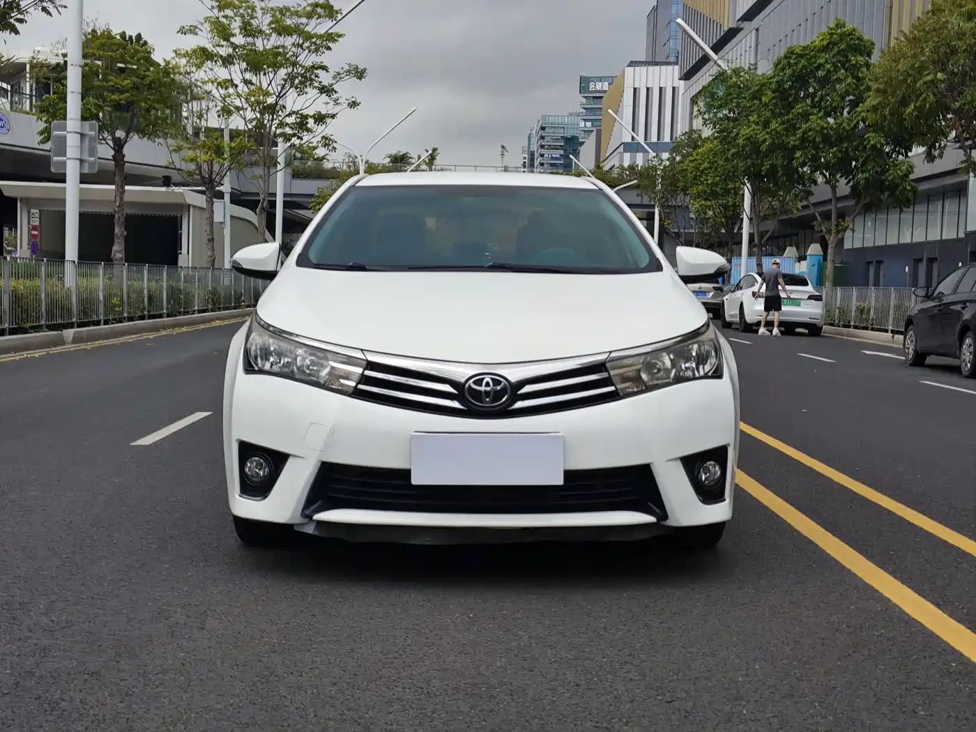 Toyota Corolla 2017 1.2T CVT GL фото 2