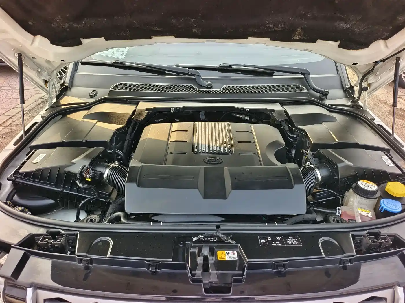 Land Rover Discovery 2015 3.0 SC V6 SE фото 18