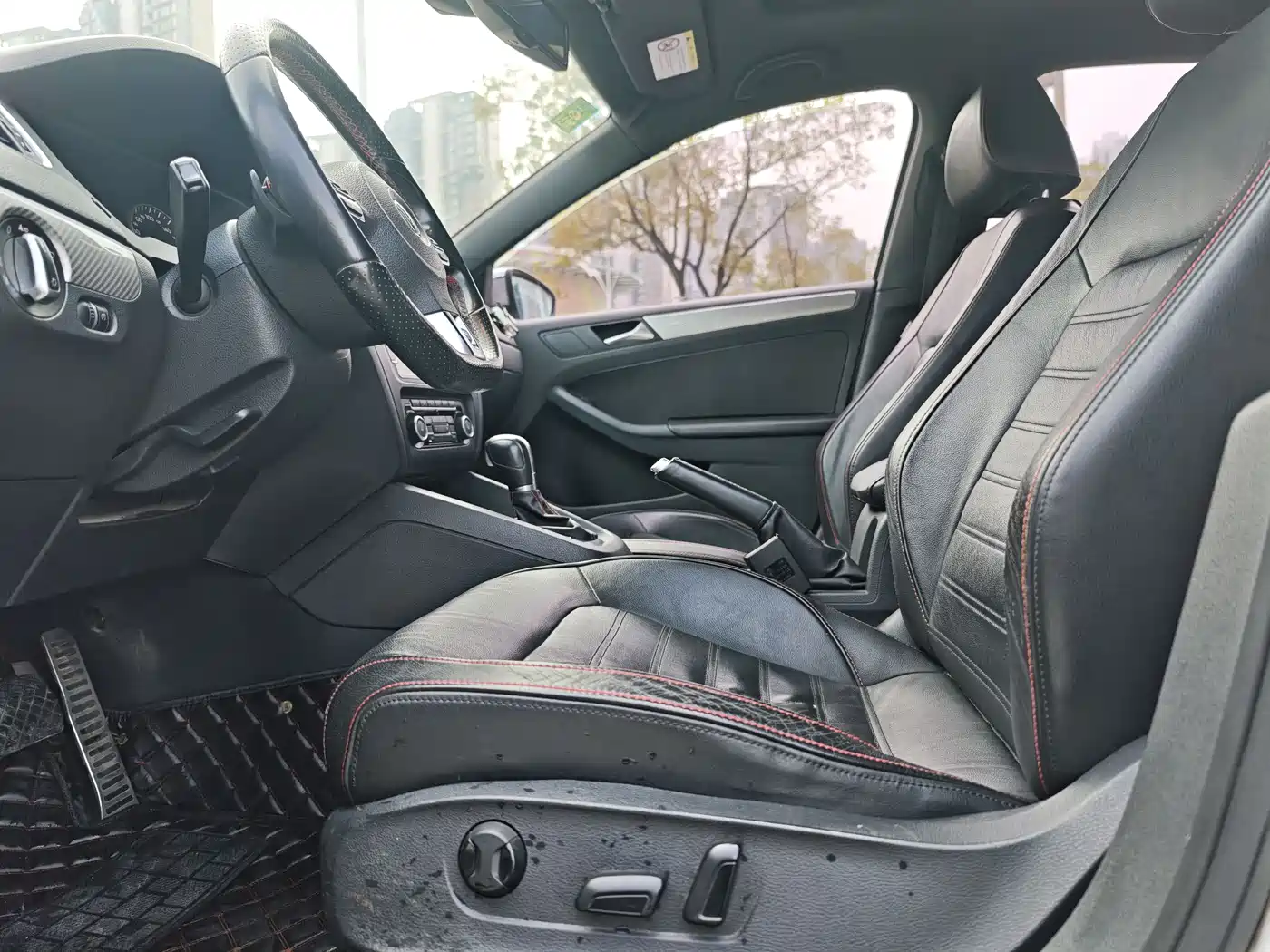 Volkswagen Sagitar 2013 2.0TSI GLI фото 5