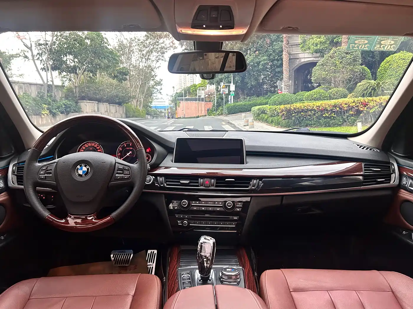 BMW X5 (Import) 2018 xDrive35i Elegant Model фото 14