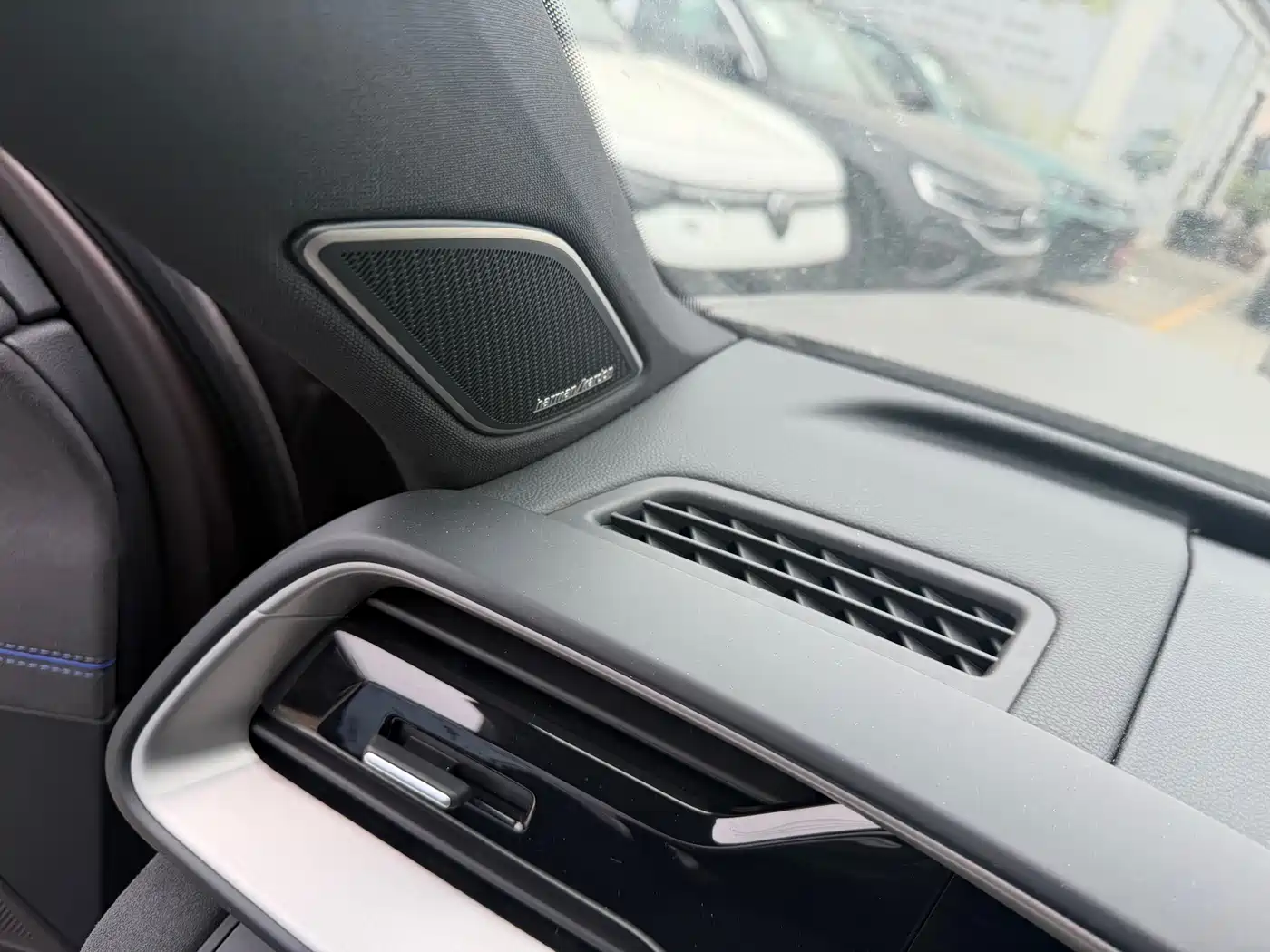 Volkswagen Teramont 2025 Teramont Pro 450TSI 4WD Summit Edition фото 6