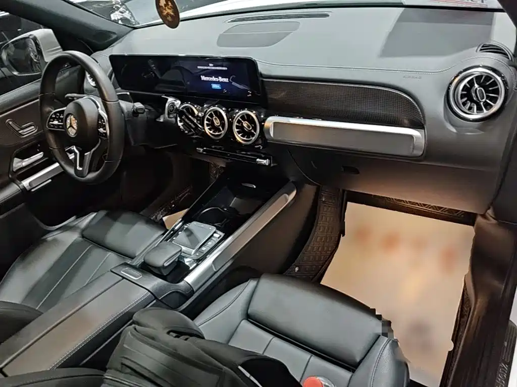MERCEDES-BENZ GLB