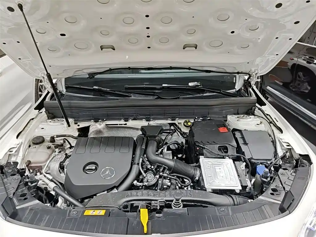 MERCEDES-BENZ GLB