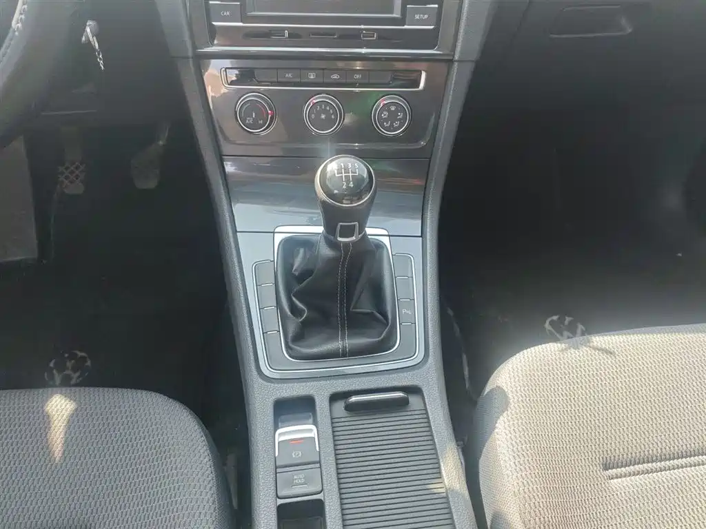 Volkswagen Golf 2017 230TSI Manual Comfort Millionth Anniversary Edition фото 10