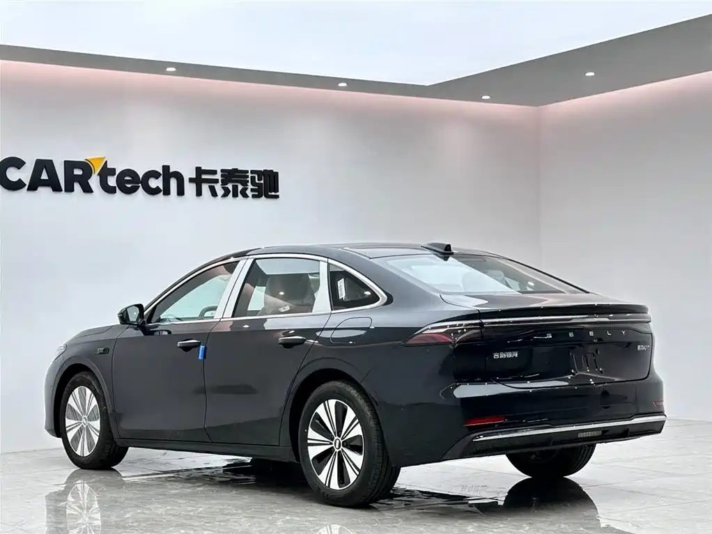 Geely Galaxy Galaxy A7 2025 EM-i 150km Explorer+ Edition фото 3