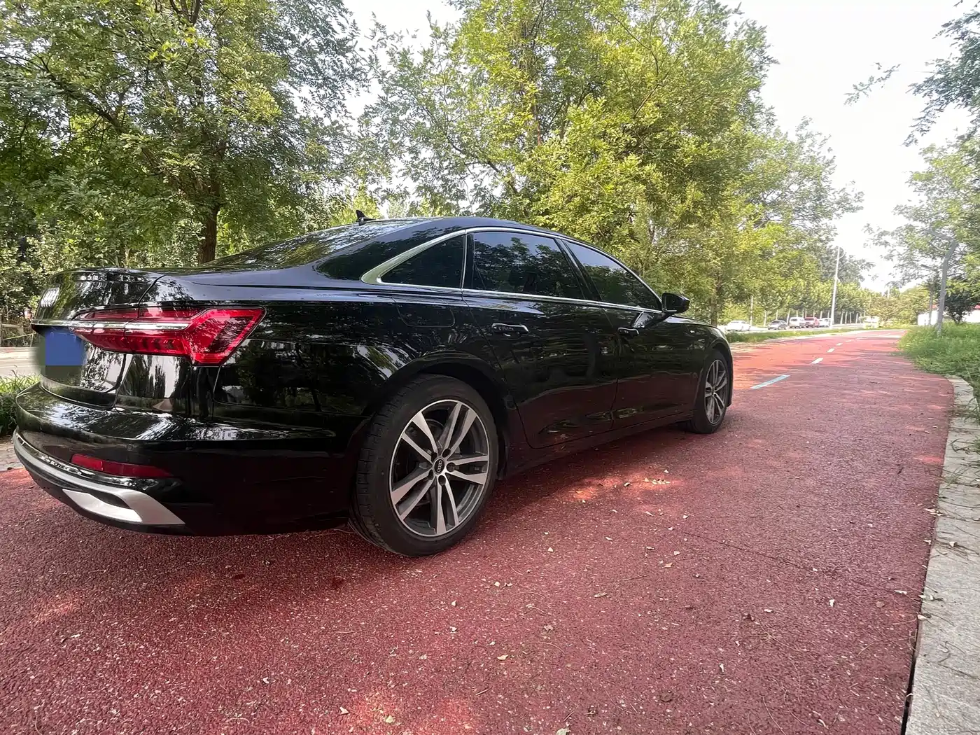 Photo 2 - Audi A6L