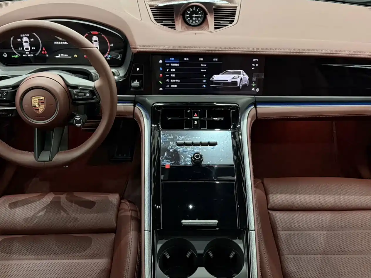 PORSCHE PANAMERA