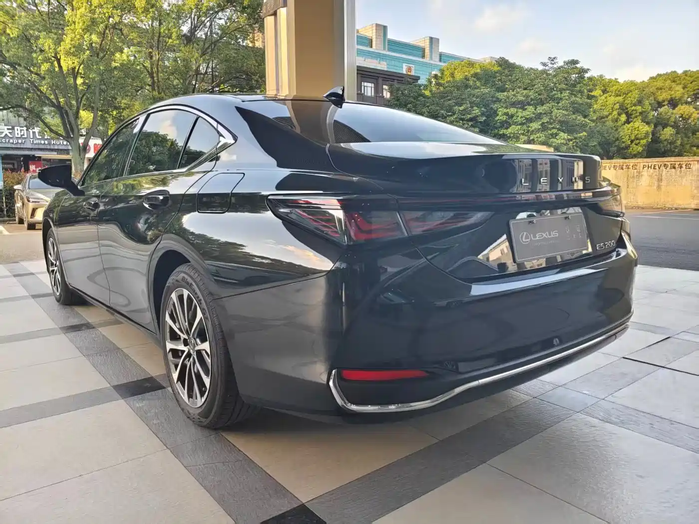 Lexus ES 2025 200 Ultimate Edition фото 7