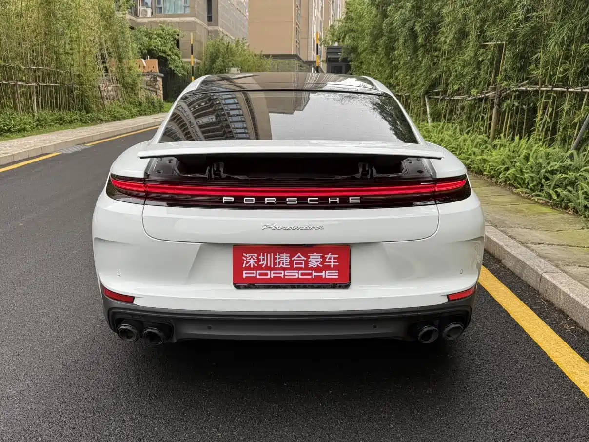 PORSCHE PANAMERA