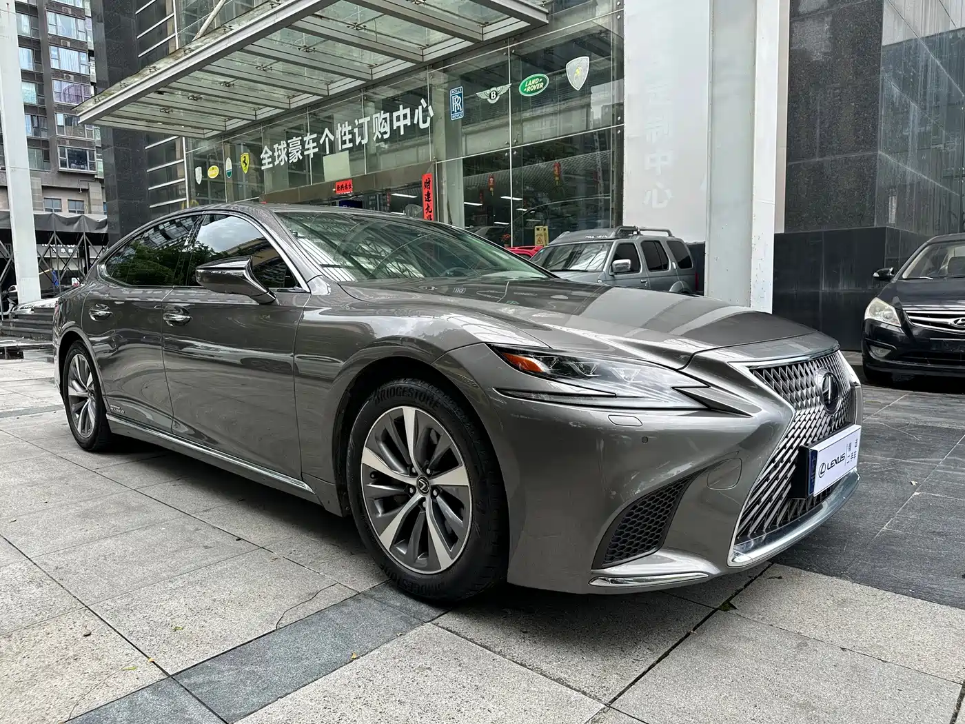 Фото 3 - Lexus LS