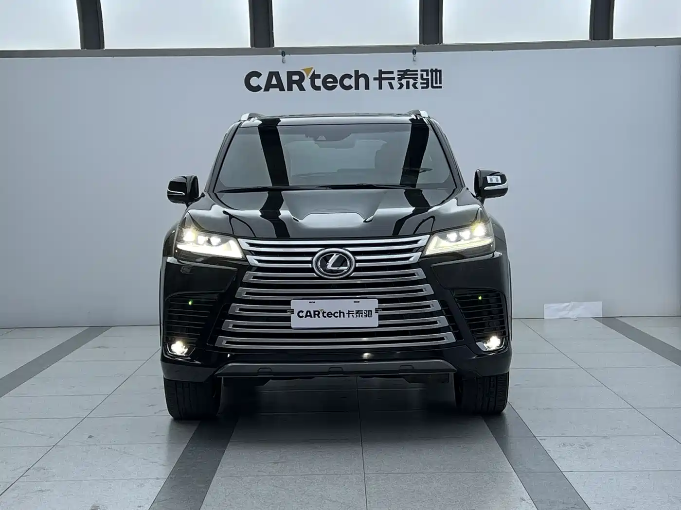 Lexus LX 2016 570 Dynamic Luxury Edition фото 3
