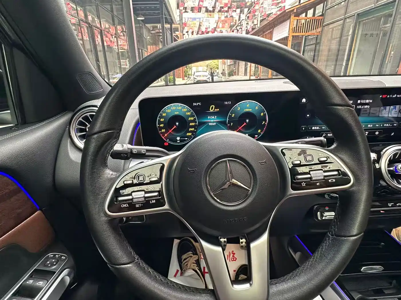 MERCEDES-BENZ GLB