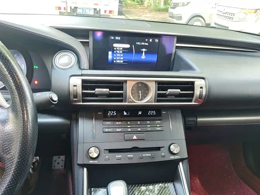 Lexus IS 2015 200t F SPORT фото 13