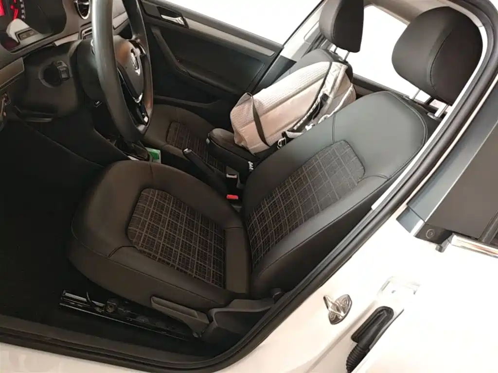 Volkswagen Jetta 2017 1.5L Automatic Comfort фото 11