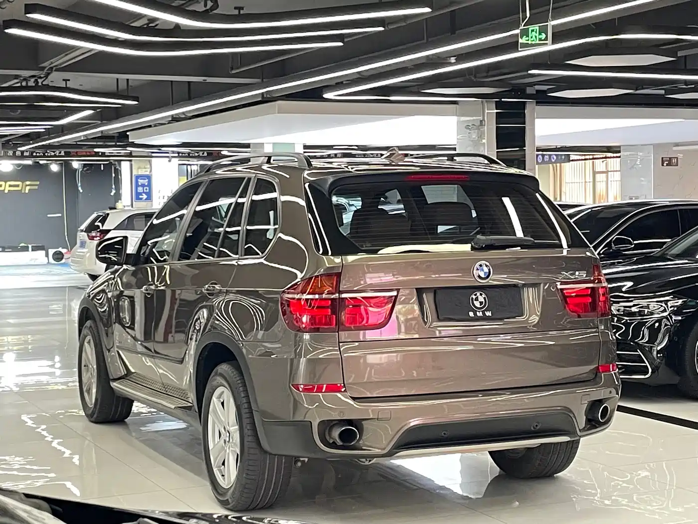 BMW X5 (Import) 2011 xDrive35i Leading Edition фото 5